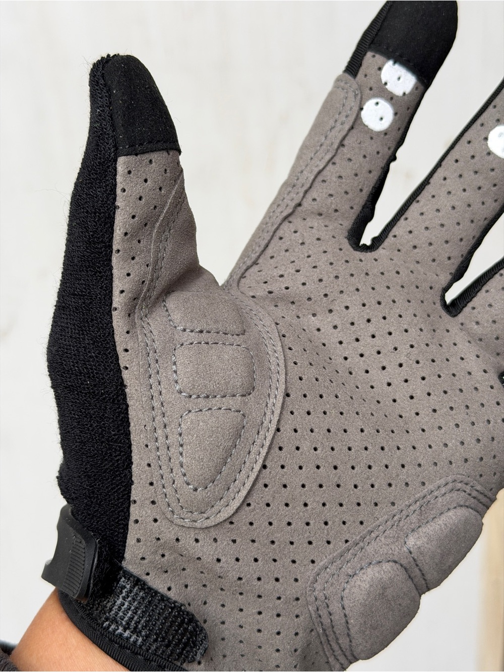 Gloves - Picture 12 of 13